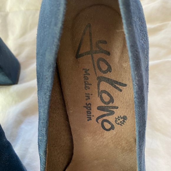 Beautiful blue suede heels made in Spain. Size 38 (6.5). - Picture 5 of 7